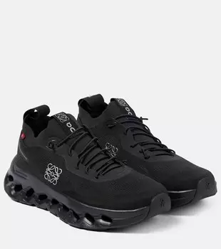 X на кроссовках cloudtilt Loewe, черный