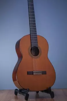 Yamaha CG182C Верхняя дека из кедра, натуральное дерево CG182C Cedar Top Natural Wood