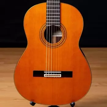 Yamaha GC32C Классическая гитара с нейлоновыми струнами - Верх из кедра SN IIH563A