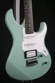 Yamaha PAC112V-SB Pacifica HSS с грифом из палисандра Sonic Blue PAC112V-SB Pacifica HSS with Rosewood Fretboard