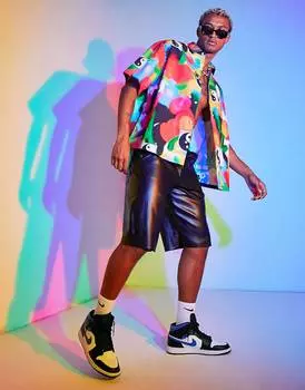 Яркая рубашка свободного кроя свободного кроя ASOS DESIGN с принтом из баллончика