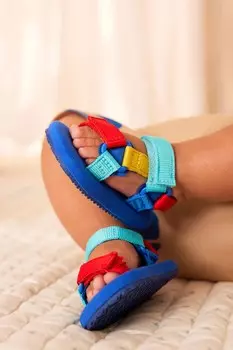 Яркие детские спортивные сандалии (0-24 мес ) Next, мультиколор