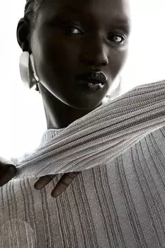 Яркий вязаный свитер H&M