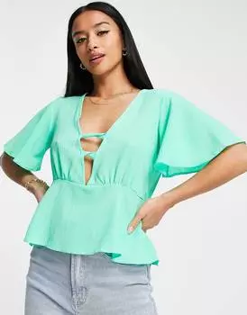 Ярко-зеленая чайная блуза ASOS DESIGN Petite с подолом с баской и рукавом-ангелом с перекручивающейся деталью спереди ASOS DESIGN Petite