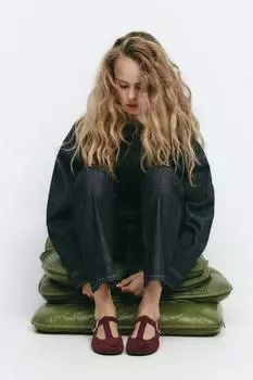 Замшевые туфли-балетки с пряжкой ZARA, цвет Burgundy Red