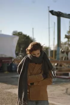 Замшевый пиджак ZARA, светлый кэмел