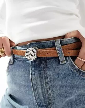 Замшевый пояс и поясной ремень из кованого диска коричневого цвета ASOS DESIGN