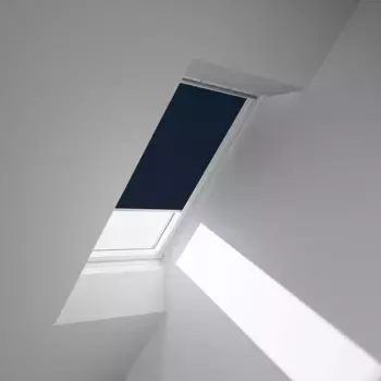 Затемняющие рулонные шторы VELUX «DKL F06 1100SWL», затемнение, затемнение, без сверления, на направляющих, белые направляющие и ручка, цвет Dunkelblau + wei
