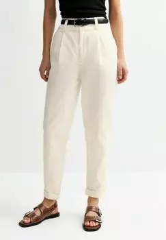 Зауженные джинсы BELTED TAPERED New Look, кремовый