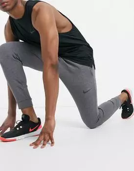 Зауженные флисовые джоггеры темно-серого цвета Nike Training Dri-FIT