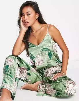 Зеленая атласная пижама на бретелях с цветочным принтом River Island