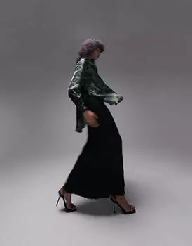 Зеленая атласная рубашка свободного кроя с абстрактным животным принтом Topshop