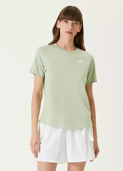 Зеленая футболка club essentials Nike