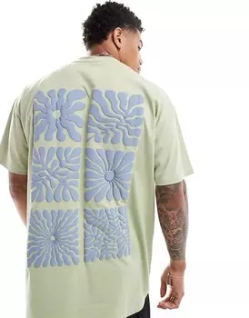 Зеленая футболка оверсайз с потертым принтом на спине