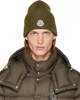 Зеленая шапка с закатанными полями Moncler
