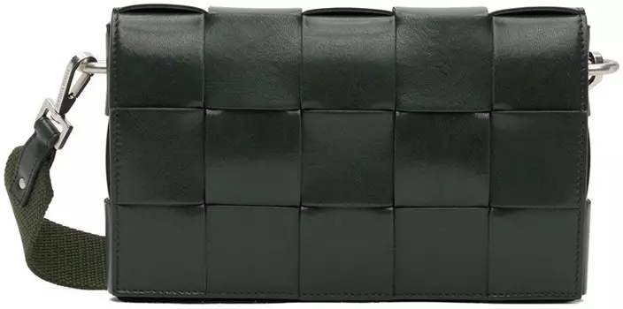 Зеленая сумка-мессенджер с кассетой среднего размера Bottega Veneta, цвет Dark green/Silver