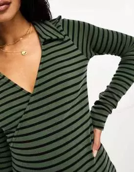 Зеленое полосатое платье макси с запахом спереди ASOS