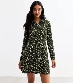 Зеленое жатое мини-платье-рубашка с абстрактным принтом New Look, зеленый
