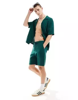 Зеленые фактурные шорты Bershka