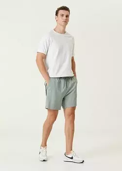 Зеленые шорты из технического флиса Nike