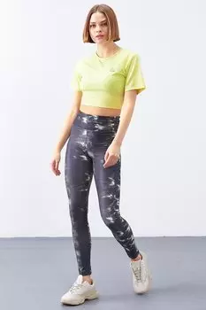 Зеленые узкие женские леггинсы с высокой талией и рисунком батика TOMMYLIFE