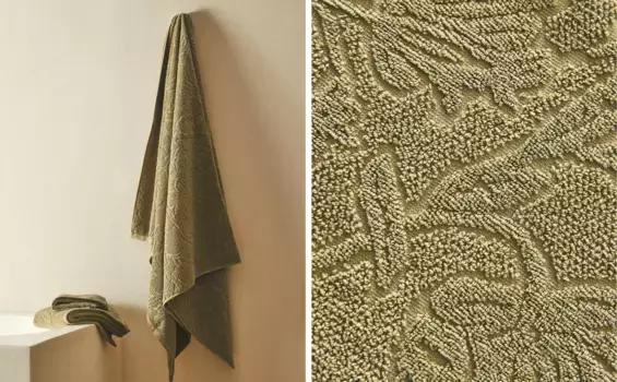 Жаккардовое хлопковое банное полотенце с цветочным принтом Zara Home, хаки