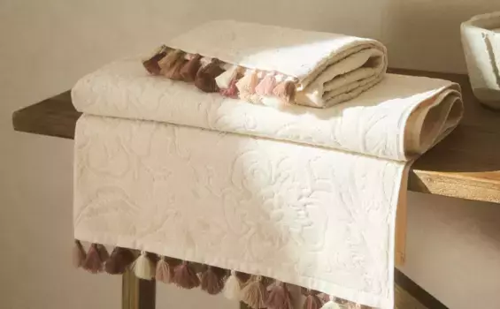 Жаккардовое полотенце с кисточками Zara Home, песок