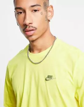 Желтая футболка Nike Club