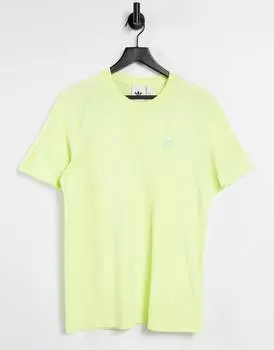 Желтая футболка с логотипом в стиле бойфренда adidas Originals adicolor