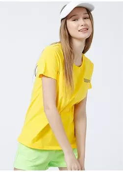 Желтая женская футболка с круглым вырезом и коротким рукавом обычного кроя с принтом Aeropostale