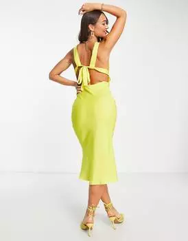 Желтое атласное платье мидакси с косым вырезом и швом на груди ASOS DESIGN