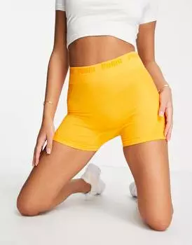 Желтые шорты Puma Evoknit