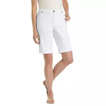Женщина в женских эластичных джинсовых шортах-бермудах больших размеров Woman Within, белый