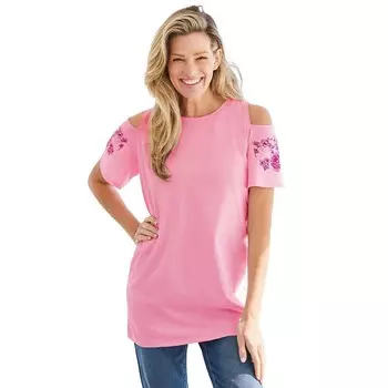 Женщина в женской футболке больших размеров с короткими рукавами и открытыми плечами Woman Within, цвет Delicate Pink Rose
