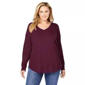Женщина в женской мытой теплой футболке с v-образным вырезом больших размеров Woman Within, цвет Deep Claret
