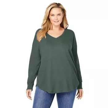 Женщина в женской мытой теплой футболке с v-образным вырезом больших размеров Woman Within, цвет Pine