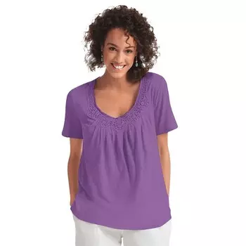 Женщина в женском трикотажном топе больших размеров с отделкой крючком Woman Within, цвет Pretty Violet