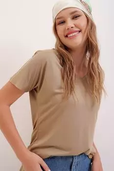 Женская базовая футболка бисквитного цвета с V-образным вырезом Trend Alaat Stili, коричневый