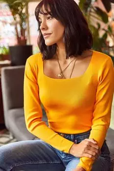 Женская базовая трикотажная блузка темно-желтого цвета с квадратным воротником Olalook, желтый