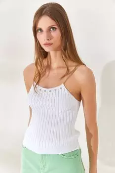 Женская белая трикотажная блузка с ремешками-цепочками и камнями Olalook, белый