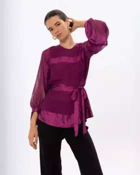 Женская блузка с бантом и фактурной тканью в атласную полоску Каролина Niza, бордовый