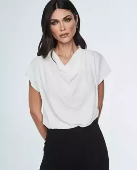 Женская блузка с драпированным вырезом и короткими рукавами & Me Unlimited, цвет Crudo