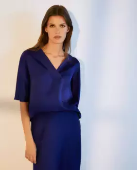 Женская блузка с V-образным вырезом и короткими рукавами Woman El Corte Ingls, цвет 440 Azuln