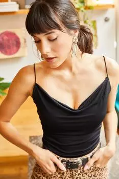 Женская черная блузка с кружевным воротником и бретельками Olalook, черный