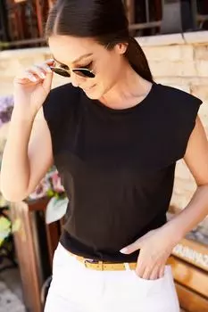 Женская черная футболка с короткими рукавами и подплечниками armonika, черный