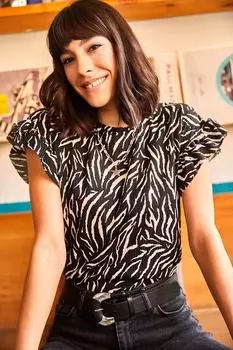 Женская черная футболка с рюшами и рукавами зебры Olalook, черный