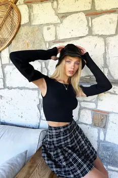 Женская черная укороченная трикотажная блузка с глубоким вырезом и рукавами с круглым вырезом Trend Alaat Stili, черный