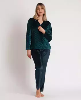 Женская длинная пижама из бархатной ткани нежного зеленого цвета Admas