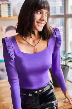 Женская фиолетовая укороченная трикотажная блузка с квадратным воротником и оборками Olalook, фиолетовый