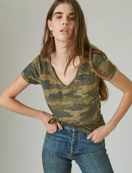 Женская футболка Lucky Brand с V-образным вырезом и камуфляжным принтом, светло-зеленый